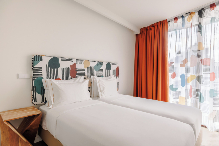 Room 5, Upon Harbor - Seixal Bay Hotel, Seixal