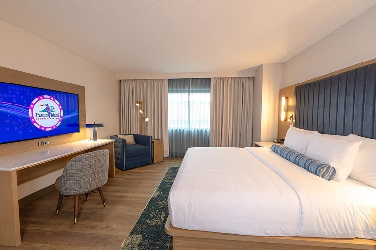 Bedroom 2, Treasure Island Resort & Casino, Goodhue