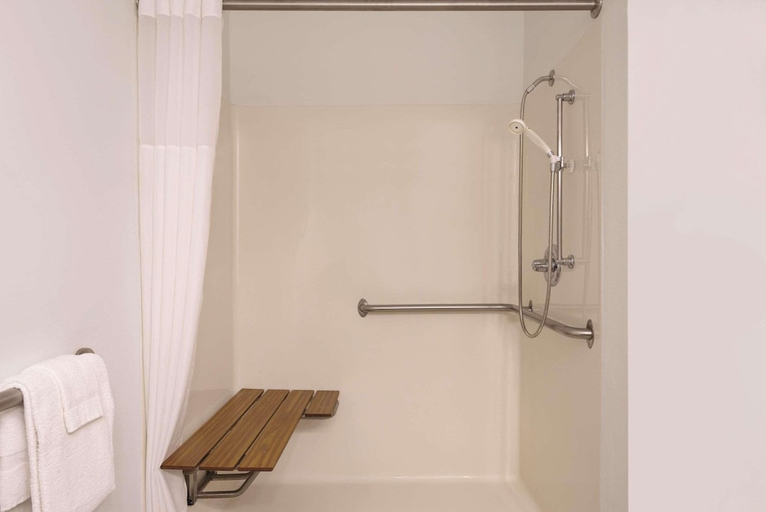 Bathroom 4, Country Inn & Suites by Radisson, Cedar Falls near University, Black Hawk