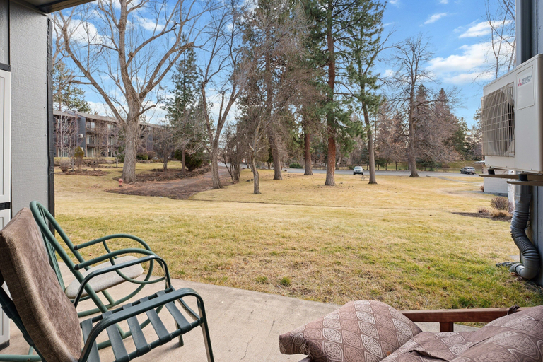 Property grounds, 1565 Nw Wall St 128/129 1 Bedroom Condo, Deschutes