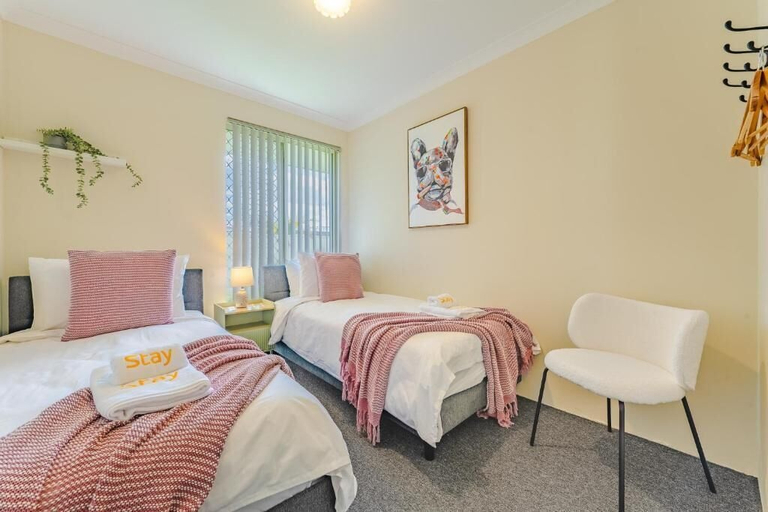 Room 5, StayAU 4BR Family Retreat with Garden, Armadale