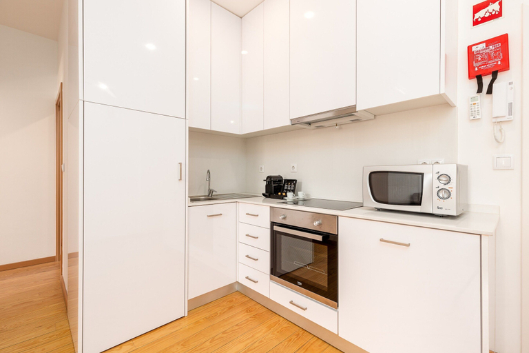 Private kitchen 2, Stylish City-center Retreat, Porto