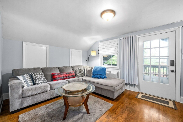 Interior 1, 1BD 102 Madison Ter, Montgomery