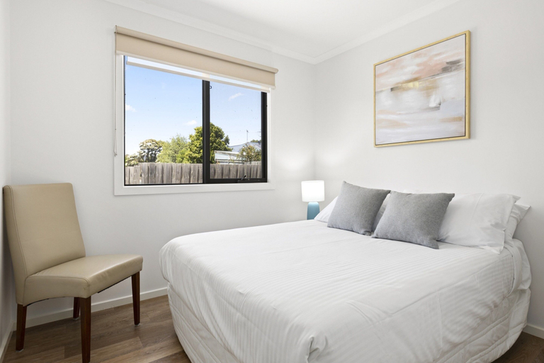 Room 2, Spacious 2-bedroom With Private Parking Access, Greater Geelong - Pt B