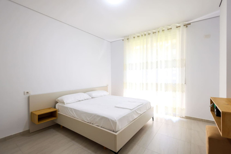 Room 2, Sanpietro Vacation Apartment 043, Durrësit