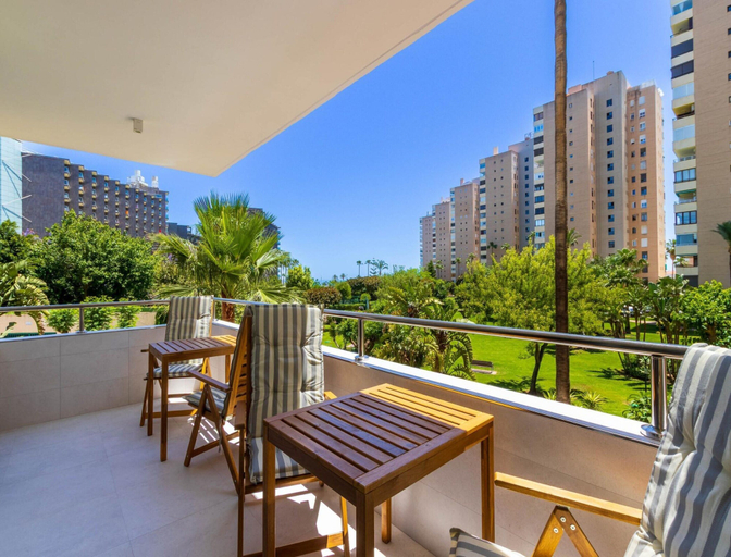Balcony 5, Sunny Apartment Near Playamar Beach, Málaga