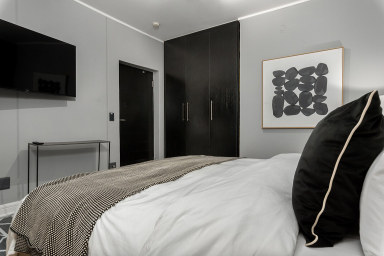Room 2, Rockwell 220 by Ctha, City of Cape Town