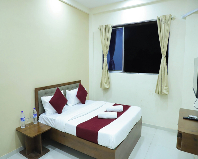 Room 3, Hotel Devanshri Rooms & Restaurant, Raigarh