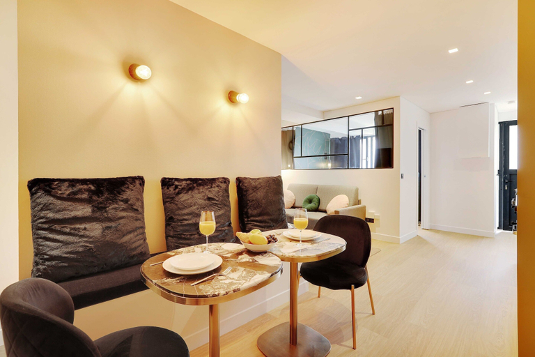 Others 2, Serene Apartment for 6p Near the Marais, Paris