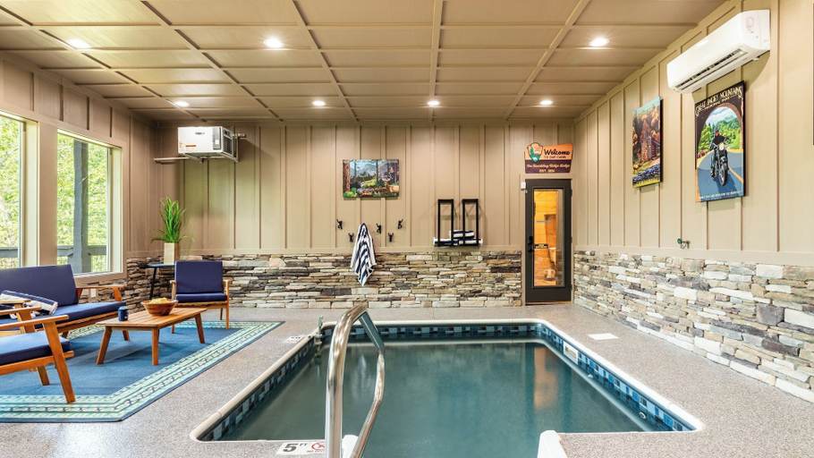 Sport & Beauty 5, Luxe Design New Build Indoor Pool, Spa, Arcade, Firepit Rambling Ridge Lodge, Sevier