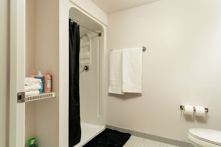 Interior 5, Chicago get Away - 2 Bedroom, Cook