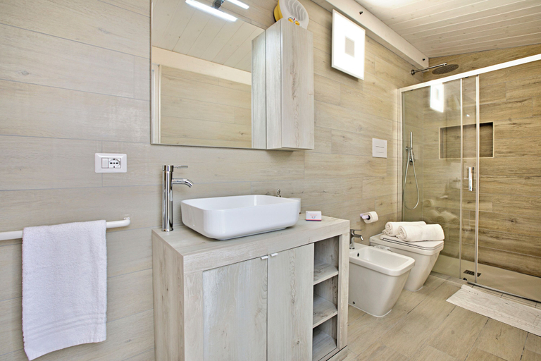 Bathroom 3, Villa Na' Lu' 1 With Sea View, Lecce