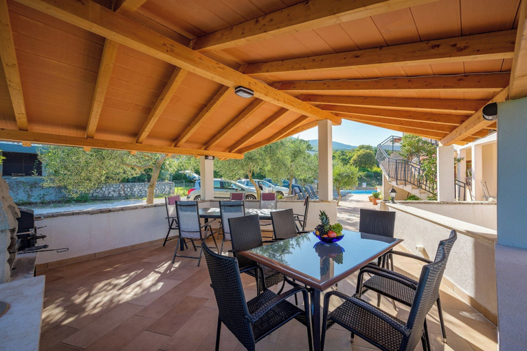 Outdoor dining 3, 2-bedroom Apartment in Drenje, Raša