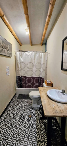 Bathroom, The Upcycled Hostel, Ica