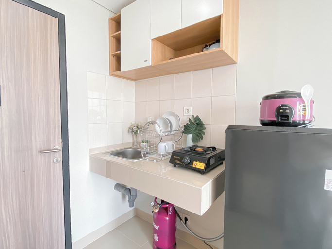 Interior 5, Cozy Warm Tone Studio At Monroe Tower Apartment, Cikarang