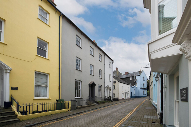 Room 5, 2 Olive Buildings - Within the Town Walls, Pembrokeshire