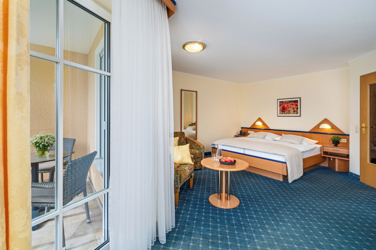 Bedroom 4, Hotel Riedenburg, Passau