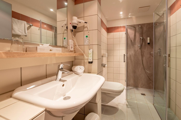 Bathroom 3, Fahrenbach Golfhotel, Wunsiedel im Fichtelgebirge