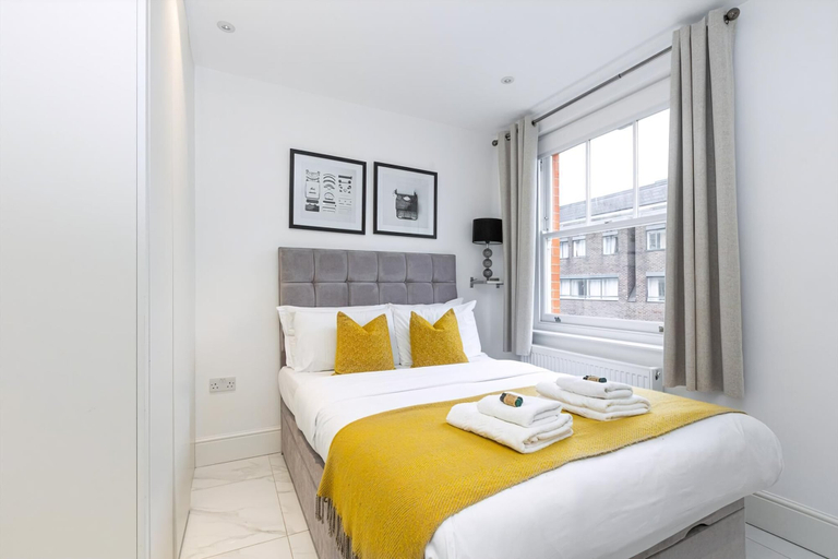 Bedroom 2, Stylish Studio Retreat in Trendy Marylebone, London