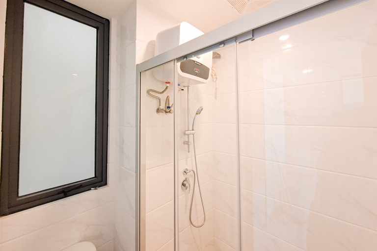 Bathroom 3, Elegant And Comfy 2Br Apartment Sky House Alam Sutera, Tangerang