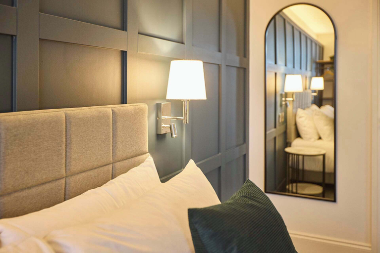 Room 2, Host Stay The Langley Hotel Apartment 12, North Yorkshire