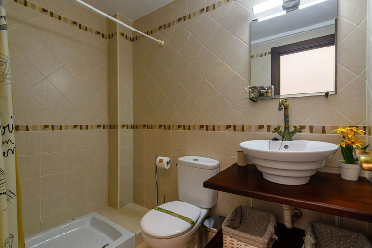 Bathroom 4, Cosy Apartment in Ayamonte Central, Huelva