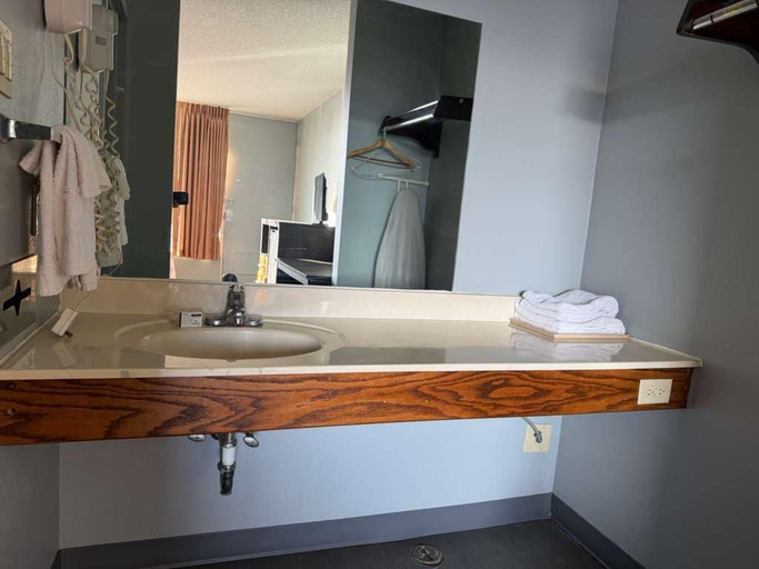 Room 2, BlissPoint Inn wabash, Wabash
