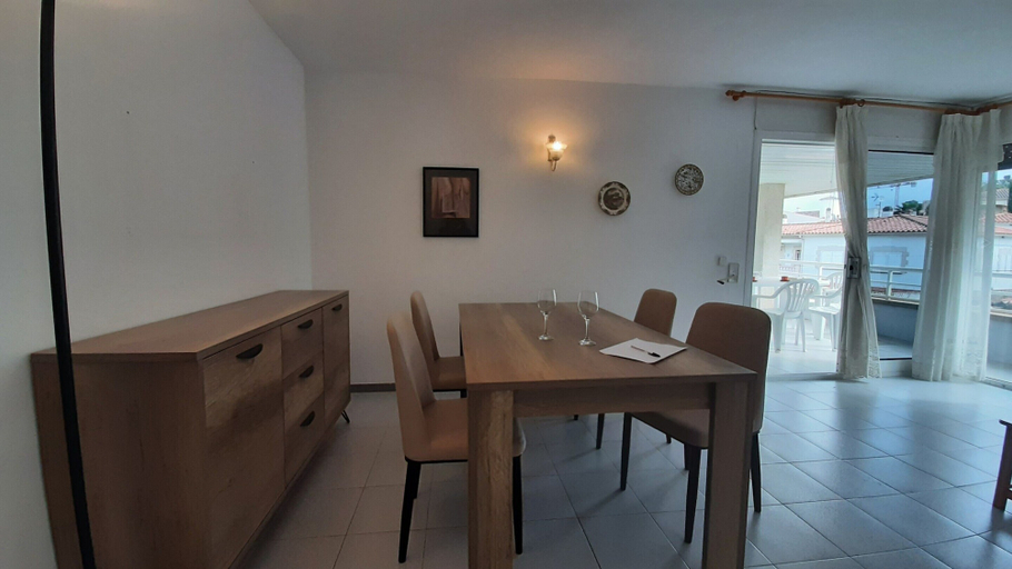 Dining, Apartment in Beautiful Beach of Pals, Girona
