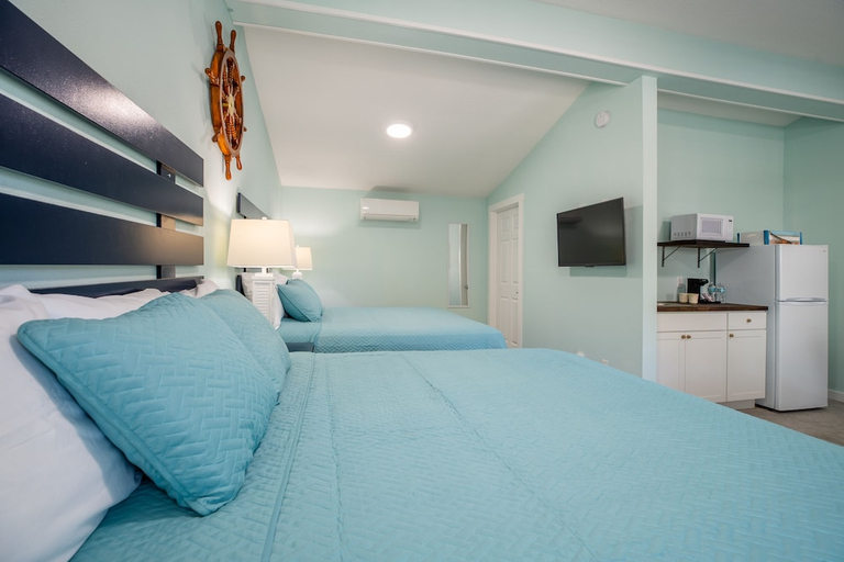 Bedroom 2, The Hotel Palms Poolside, Duval