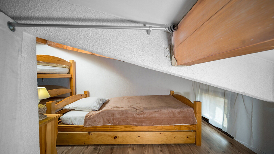 Room 4, Modern Alpine Apartment in La Foux, Alpes-de-Haute-Provence
