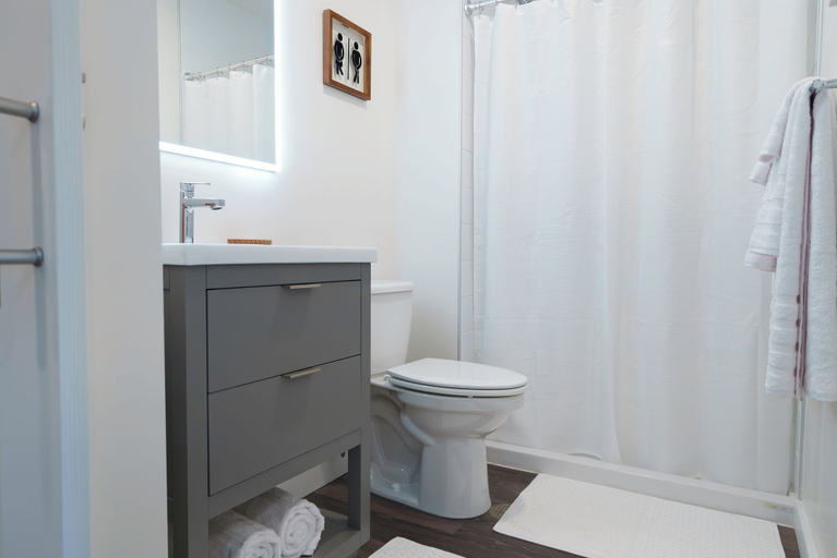 Bathroom 2, The Standard in Downtown Columbus, Franklin
