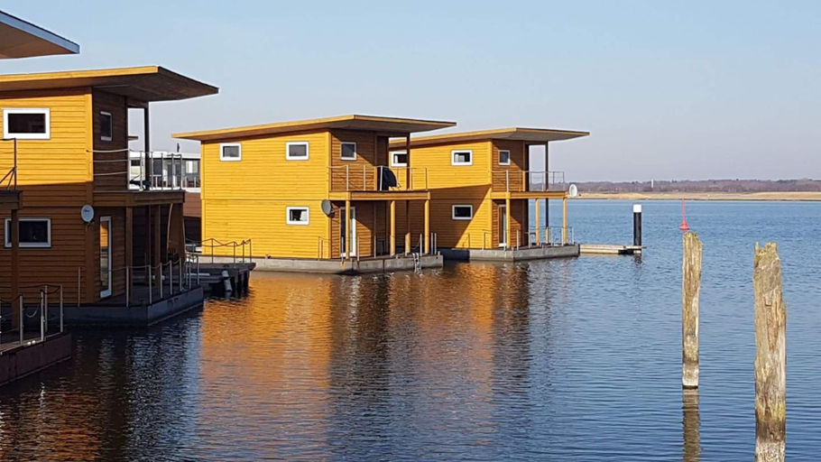 Primary image 1, Hausboot in Kroeslin am Bodden, Vorpommern-Greifswald