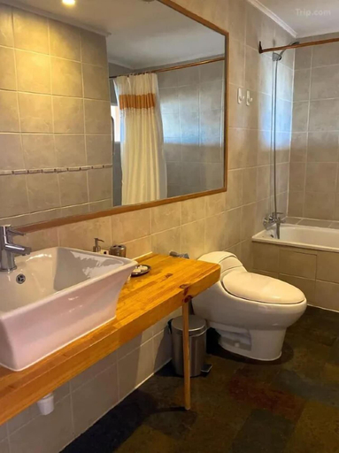 Bathroom, Hotel La Tropilla, Última Esperanza