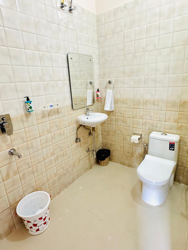 Bathroom 3, Corbett Hideaway Dada 'S, Nainital