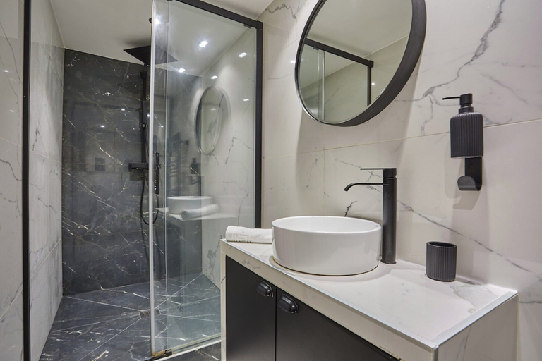 Bathroom 4, Charming Apartment Faubourg St Honore Madeleine, Paris
