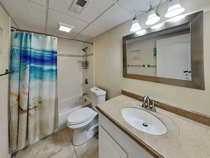 Bathroom 4, Paradise Towers by Carolina Retreats, New Hanover