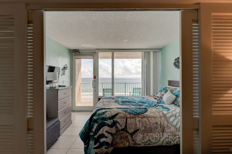 Interior 4, Sunrise Seven Deluxe Oceanfront Condo, Volusia