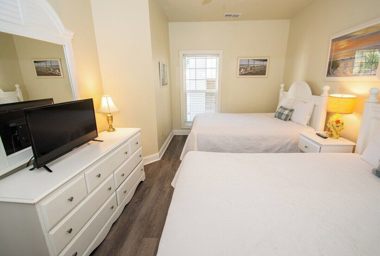 Interior 5, World Tour 104-202a, Horry
