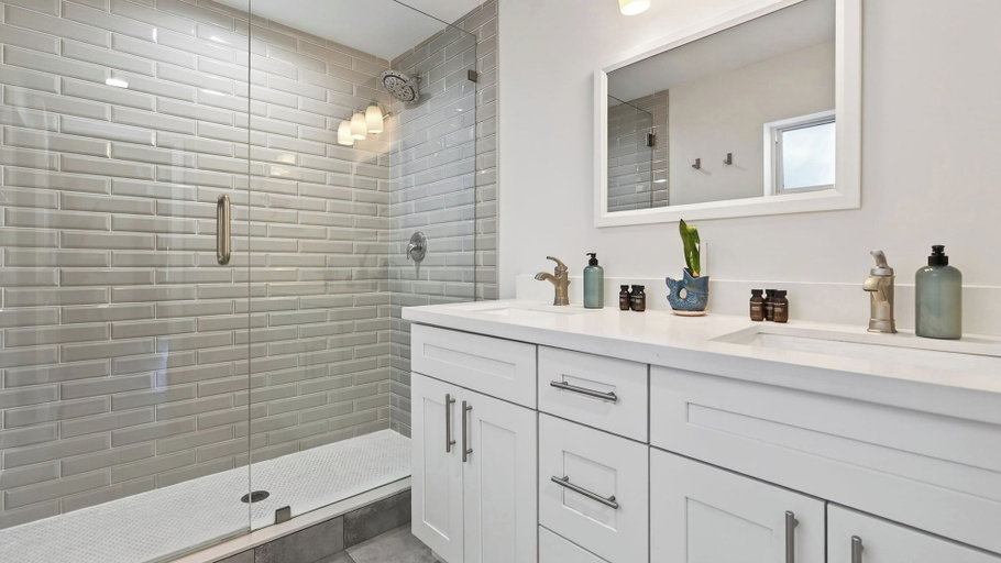 Bathroom 4, Hot Tub, Firepit, Deck | 10mins to Beach | Middle Terrace Cottage by AvantStay, Broward