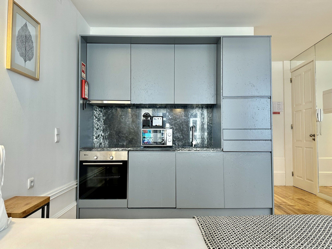 Private kitchen, Cozy Porto Studio With Balcony, Porto