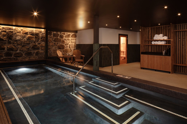 Sport & Beauty 2, Lightwell Hotel & Spa, Hood River