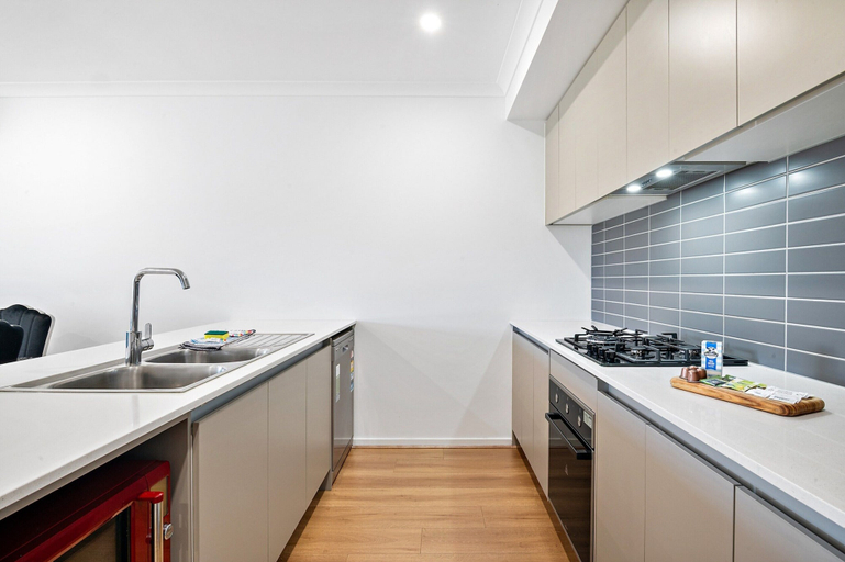 Private kitchen 3, Spacious Tarneit Home With Private Garden, Melbourne