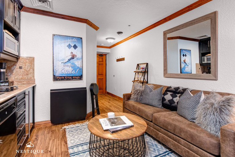 Interior 2, Westgate 4916-b, Summit