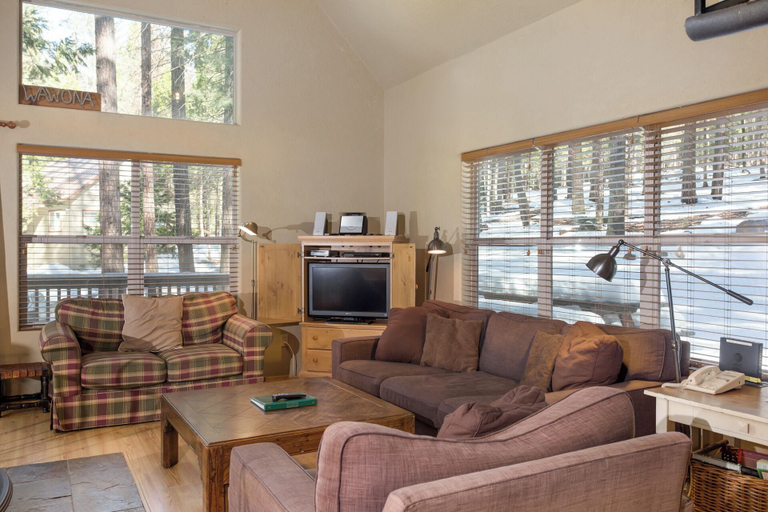 Interior 3, Wawona Chalet, Mariposa