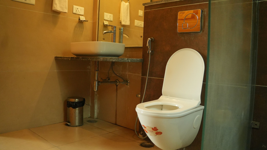 Bathroom, Kudrat Resort : Jim Corbett, Nainital