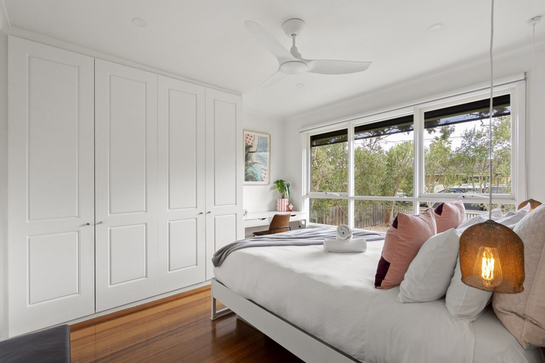 Room 4, Relaxed Bayside Stay With Outdoor Space, Melbourne