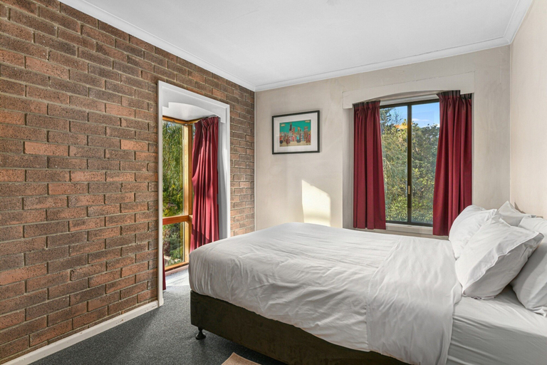 Room 4, 2-bed Townhouse Retreat in Sandy Bay With Parking, Hobart
