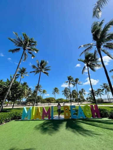 Room 5, Retro Miami Getaway With Free Parking 1 Minute From Beach, Miami-Dade