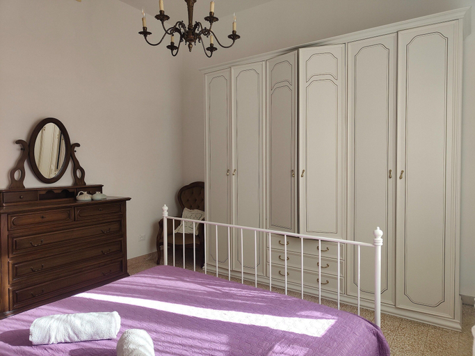 Room 5, Holiday Home Camaiore Near Lido Beaches, Lucca