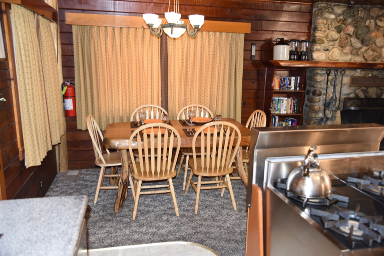 Interior 5, Sequoia, Mariposa